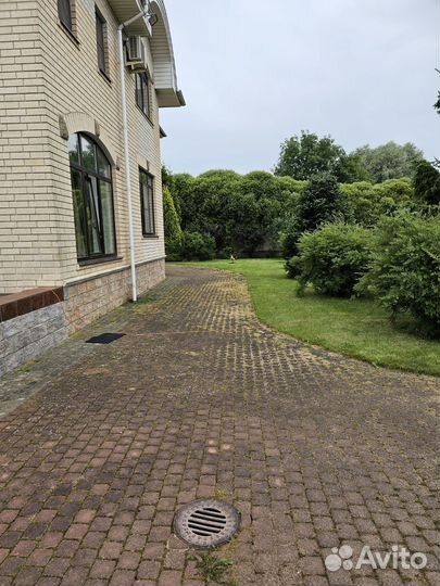 Чистка и мойка тротуарной плитки брусчатки