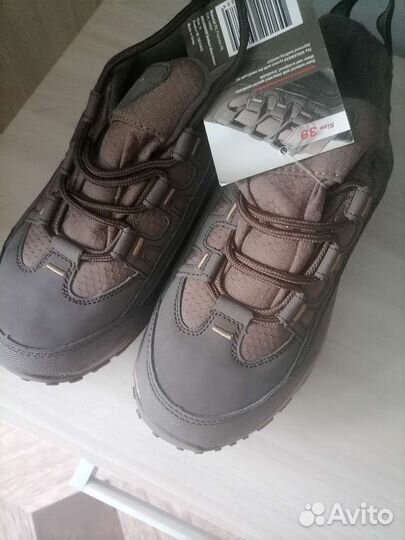 Кроссовки новые