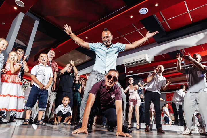 Ведущая, музыканты- стильно, весело и со вкусом