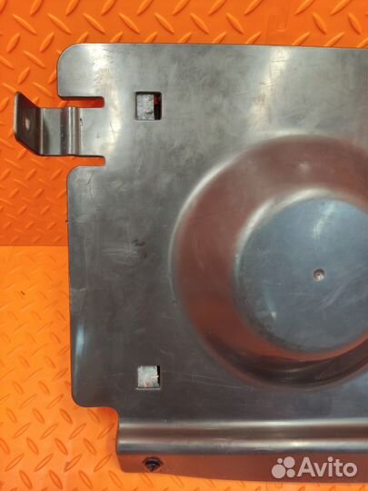 Накладка Mitsubishi Pajero Sport джип/KS0W 4N15