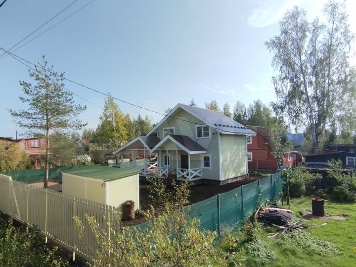 Дом 99,6 м² на участке 6,2 сот.