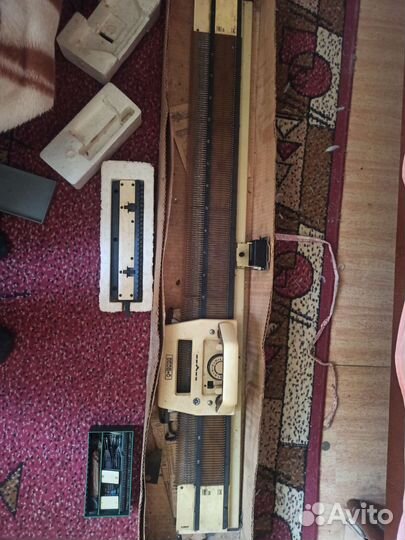 Вязальная машинка нева 6