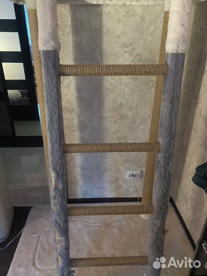 Кошачий домик с когтеточкой