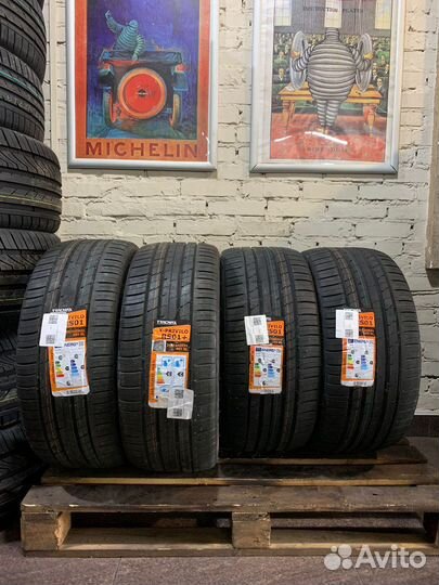 Tracmax X-Privilo RS01+ 275/30 R21 и 245/35 R21