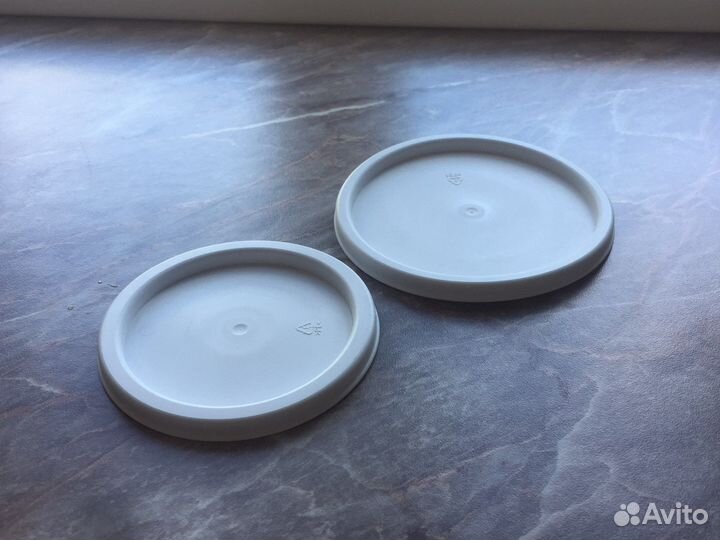 Крышки пластиковые для мерных стаканов новые