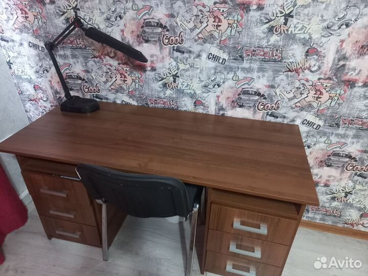 Письменный стол
