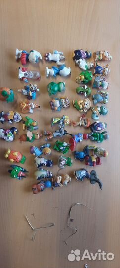 Продаються ретро игрушки из киндора 2000х годов