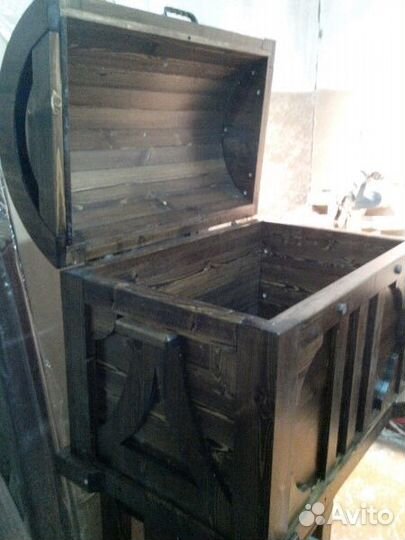 Сундук деревянный