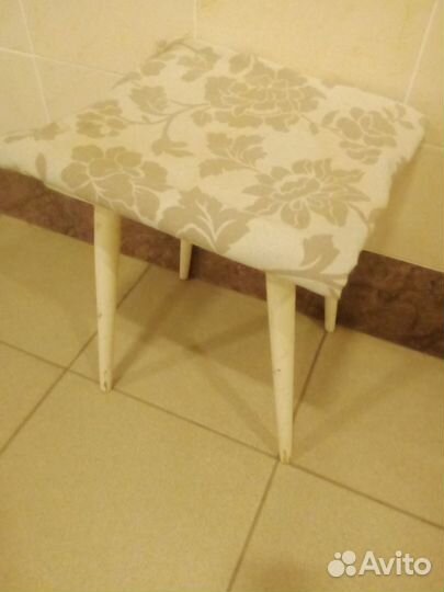 Табурет деревянный