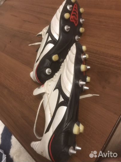 Футбольные бутсы мизуно