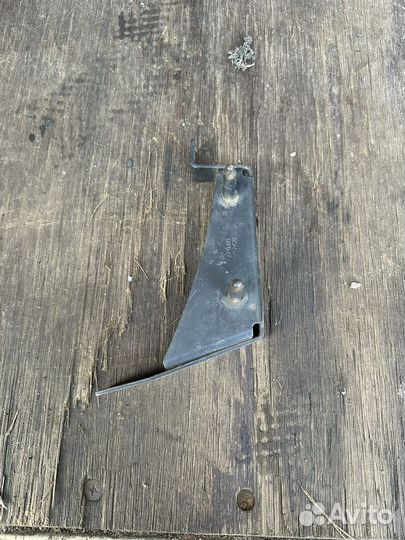 Кронштейн спойлера кабины Scania 1749260