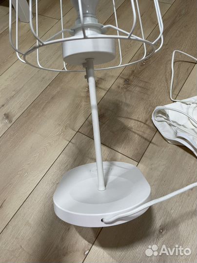 Настольная лампа IKEA с беспроводной запядкой