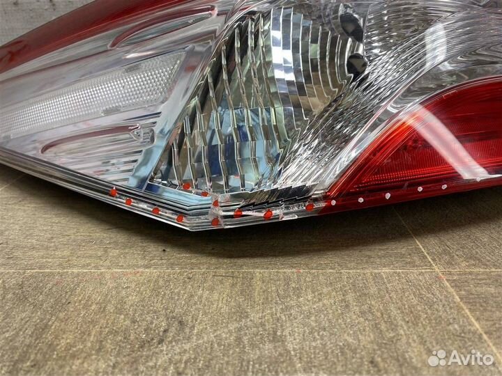 Фонарь левый Toyota Camry (Xv70) 2017-Н.в