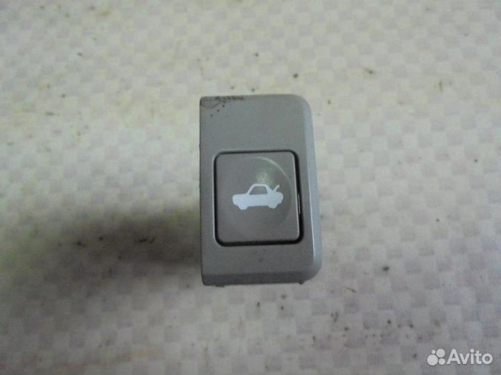 Кнопка открывания багажника Kia Cerato 1 LD