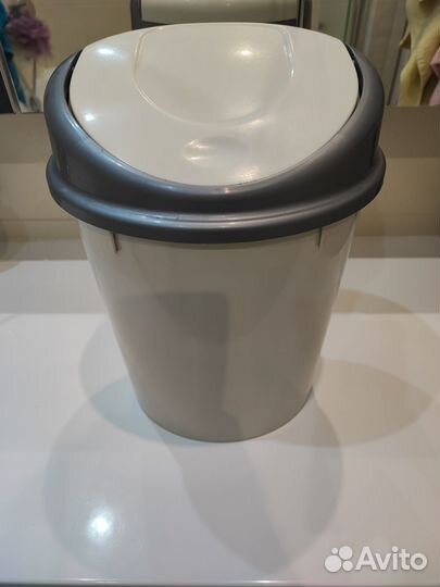Мусорное ведро пластиковое 10 л бу