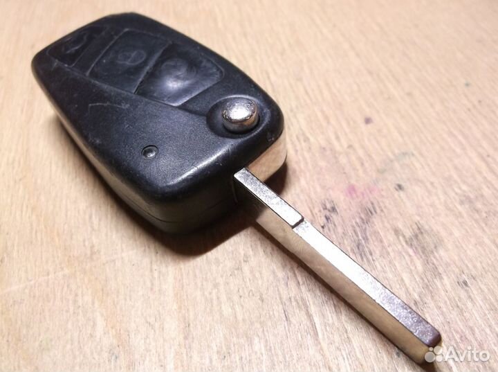 Fiat Iveco 3 button remote key TRW 210401 PCF7941