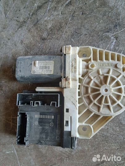 Моторчик стеклоподъёмника передний правый Volkswag