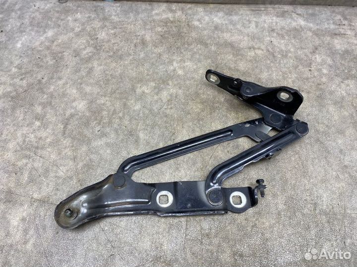 Петля крышки багажника задняя левая Ford Mondeo 4