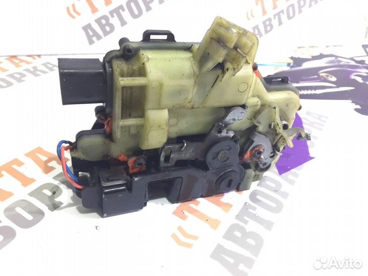 Шкода Октавия Замок задней двери Прав