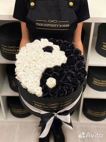 Черные розы в коробке букет цветы доставка