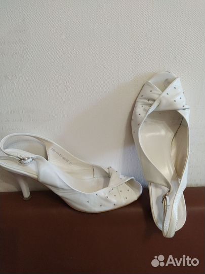 Босоножки натур кожа 37 разм