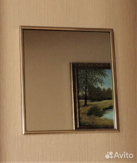 Зеркало настенное в раме