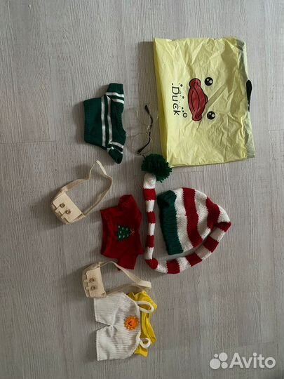 Мягкая игрушка Утка желтая с одеждой