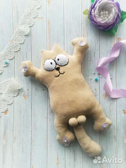 Кот на присосках