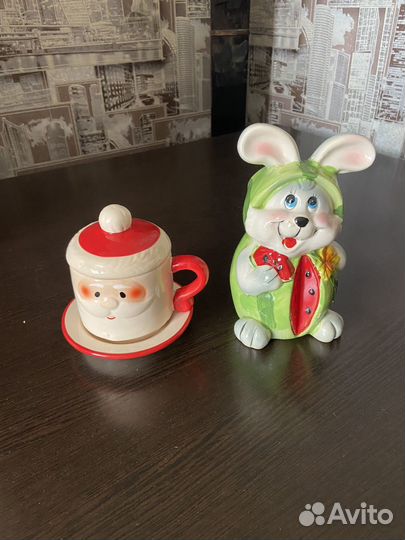 Сахарница и подставка под кухонный инвентарь