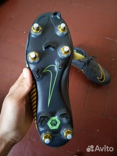 Футбольные бутсы nike 39 размер