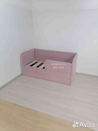 Кровать детская с мягкой спинкой