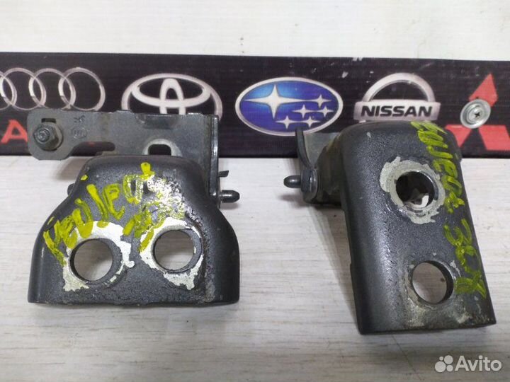 Петля двери задняя левая Peugeot 308 2009