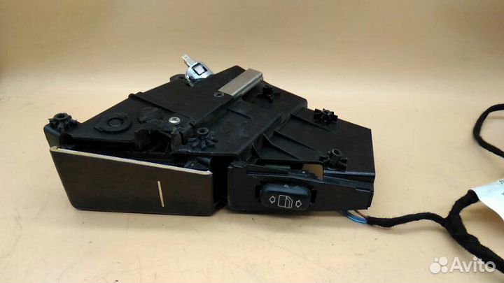 Кнопка стеклоподъемника задняя левая Mercedes-Benz