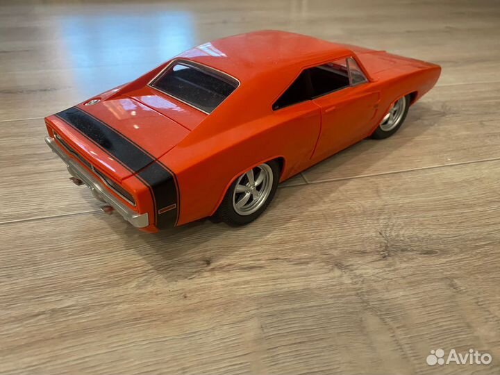 Коллекционная машинка на радиоуправлении