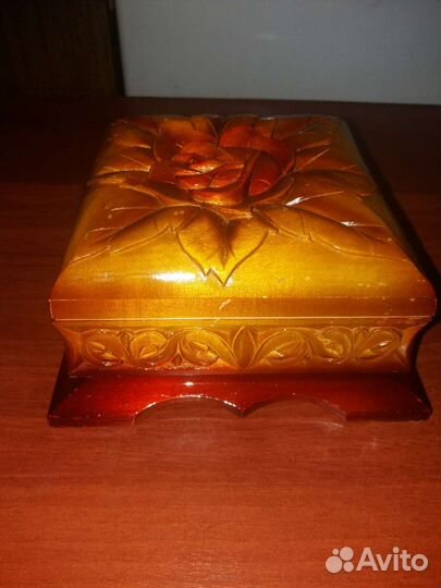 Шкатулка для украшений.Дерево