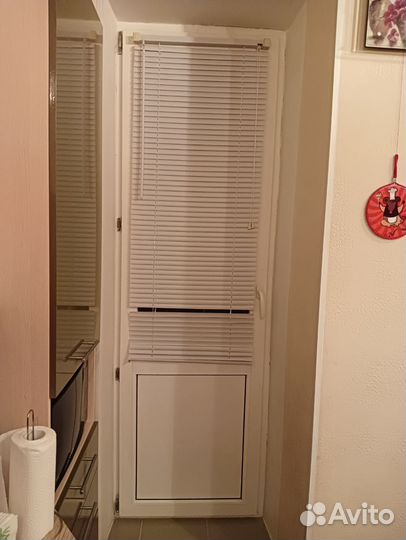 Дверь пластиковая бу