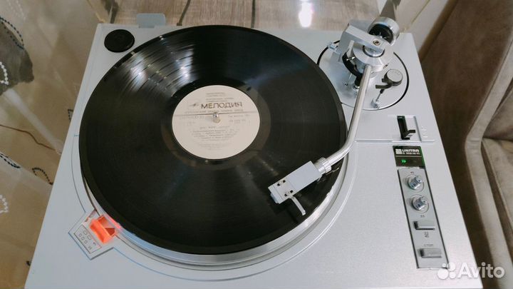 Проигрыватель винила