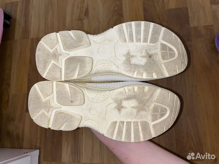 Кроссовки женскиелетние 37