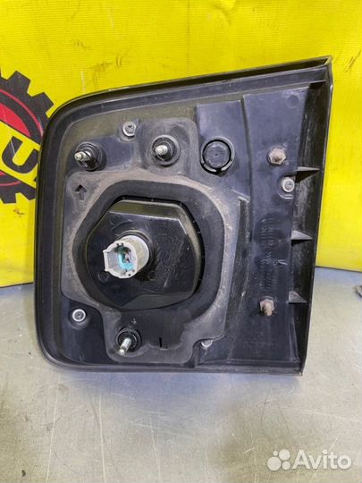 Фонарь внутренний задний левый Nissan Patrol Y62