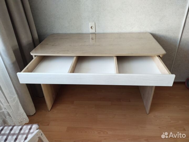 Детский письменный стол