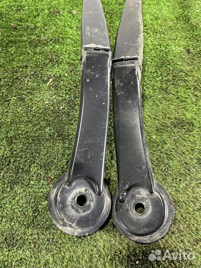 Поводок стеклоочистителя передний левый Ford Focus