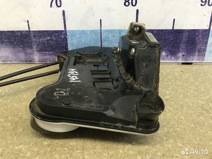 Замок двери передней правой Toyota Corolla E18 201