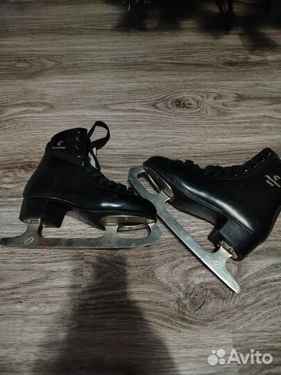 Коньки фигурные 36 размер