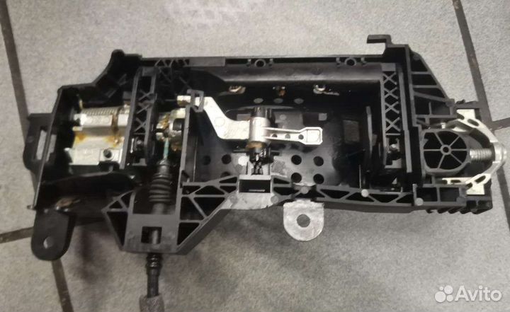 Audi A4 B9 кронштейн ручки правой ручка