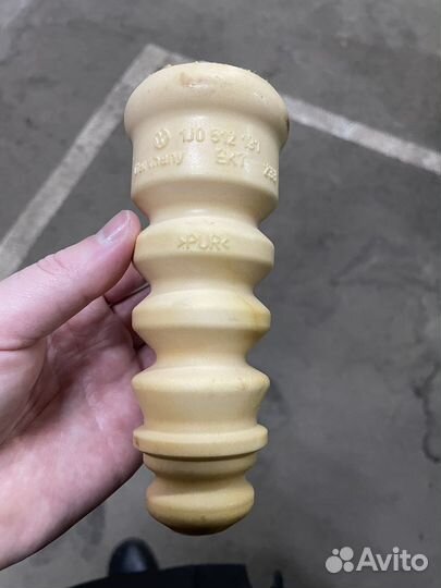 Упор заднего амортизатора 1J0 512 131