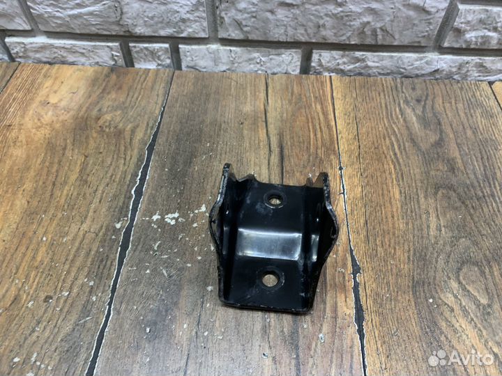 Mitsubishi ASX Кронштейн кпп передний