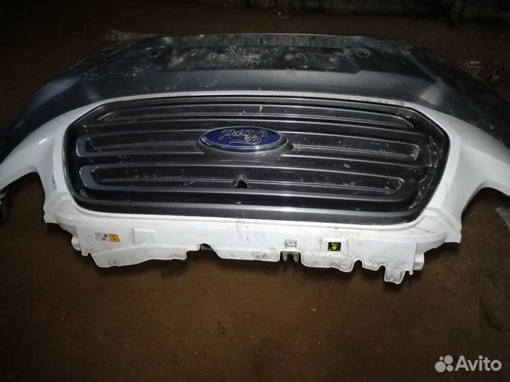 Бампер передний - передний Ford Transit 2.2