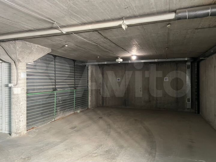 Машиноместо, > 30 м²