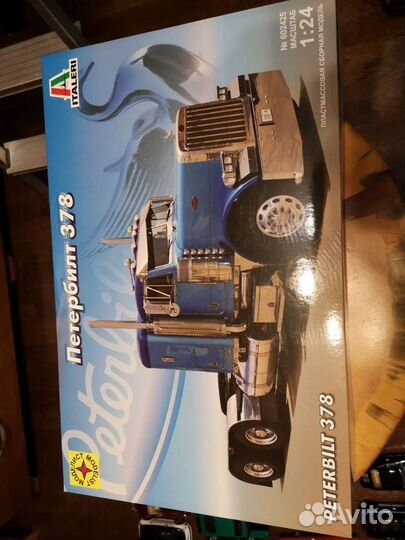 Коллекционные модели автомобилей 1/24