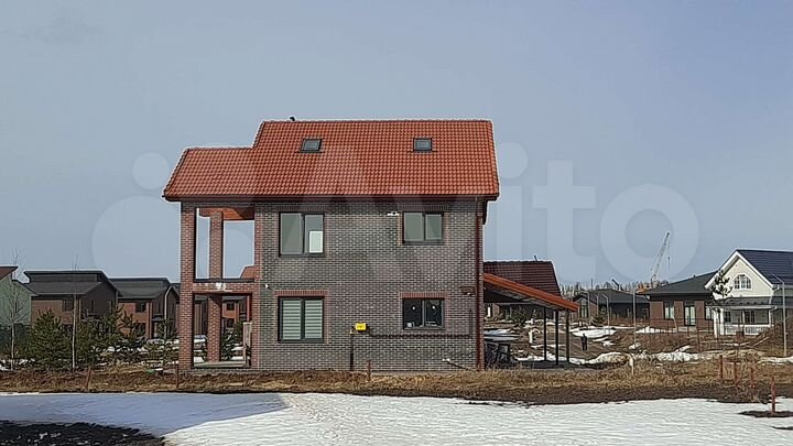 Коттедж 180 м² на участке 10 сот.